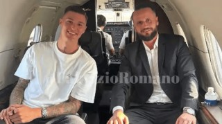 GOGOGO出发喽！塞斯科已上曼联飞机 周五体检周六亮相