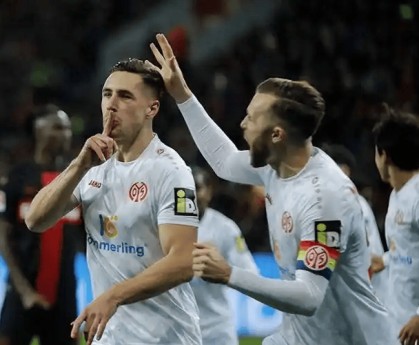 德甲激战：斯图加特主场迎战沃尔夫斯堡，欧战冲刺与保级突围的较量