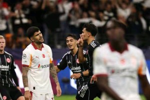 法兰克福主场五球大胜 加拉塔萨雷防线支离破碎