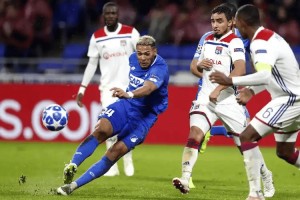 法甲焦点战：马赛火力全开迎战逆袭王者里昂，谁能笑傲巅峰？