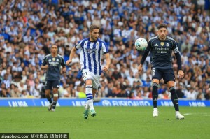 维尼修斯闪耀全场！西甲官方评选皇马4-1莱万特最佳球员背后的战术秘密