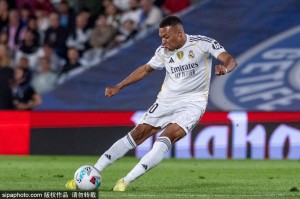 皇马客场连续受挫！从领跑者到积分榜第二，球队陷入信任危机